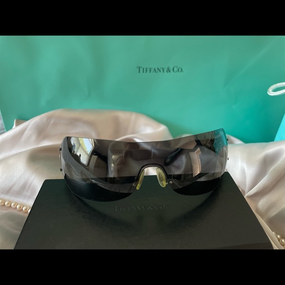 Beautiful Tiffany Sunglasses - Picture 1 of 8